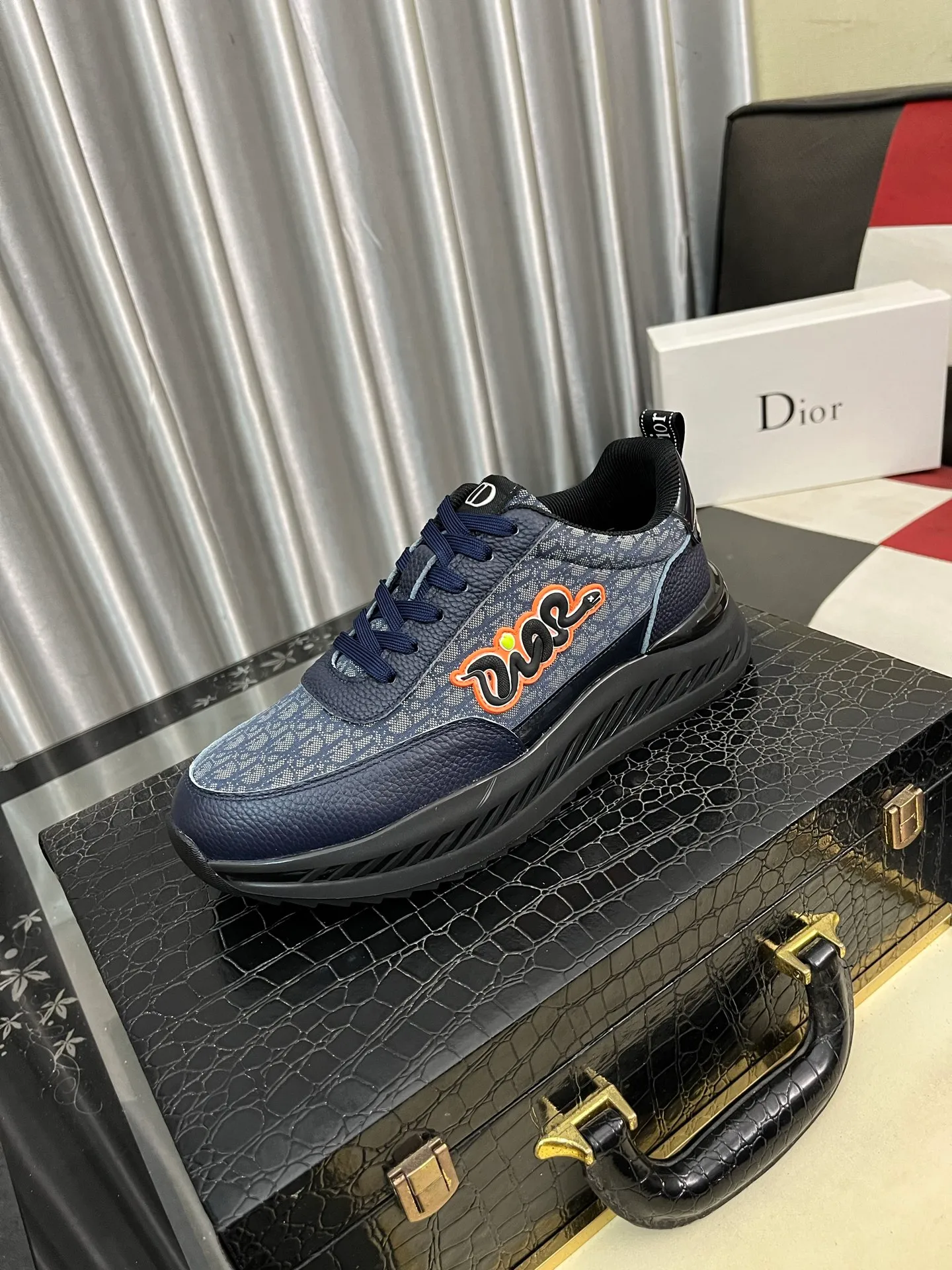 Men's Men's Shoes💰458⌚️⌚️Dior unique modern style sneakers. Counter purchasing 🏃casual leather shoes😍😍 original cowhide leather imported from Italy (refuses to discolor and grind feet) soles: original soles specially provided by the original factory, super cool😍 lace up and walk with wind👍 style design ⚠️ super comfortable and wear-resistant original soles. Just like shooting the real thing 🎬The real thing is better Code number: 38-445⃣️Colors available